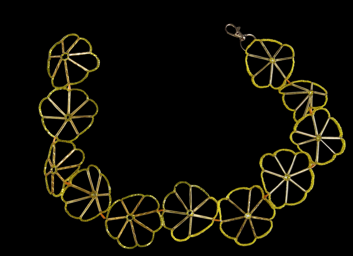 Cinturón de flores de abalorios dorado