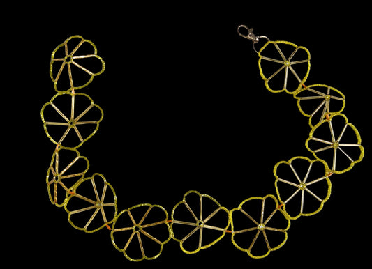 Cinturón de flores de abalorios dorado