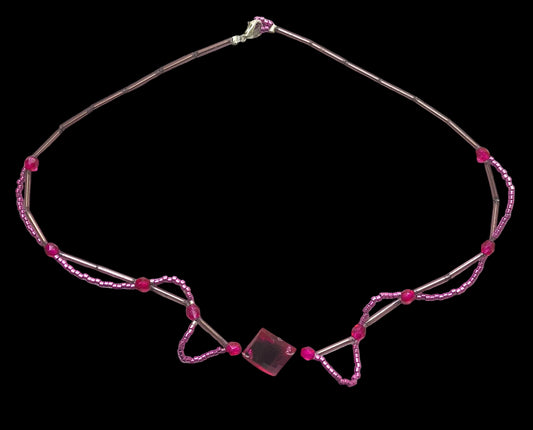 Gargantilla fucsia