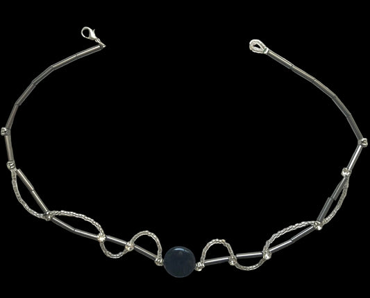 Gargantillagris de abalorios con ondas y circonitas